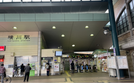 ①横川駅南口改札から出ます